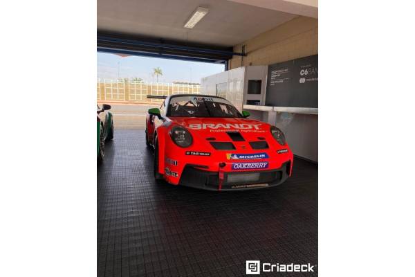 Porsche Cup 2022: Criadeck Garante Segurança Com Pisos Pixel em Goiânia.